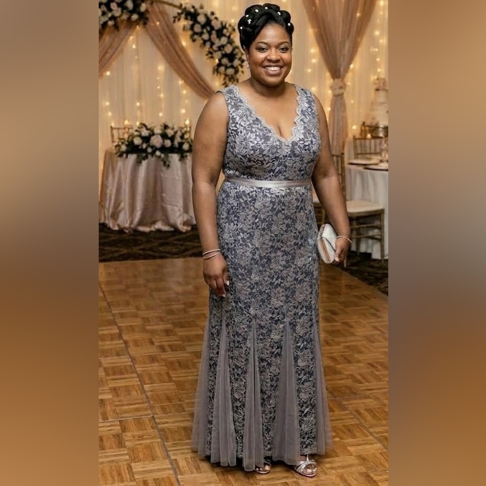 CANDALITE Formal Mermaid Lace & Sequined Gray and Blue Gown LIKE NEW